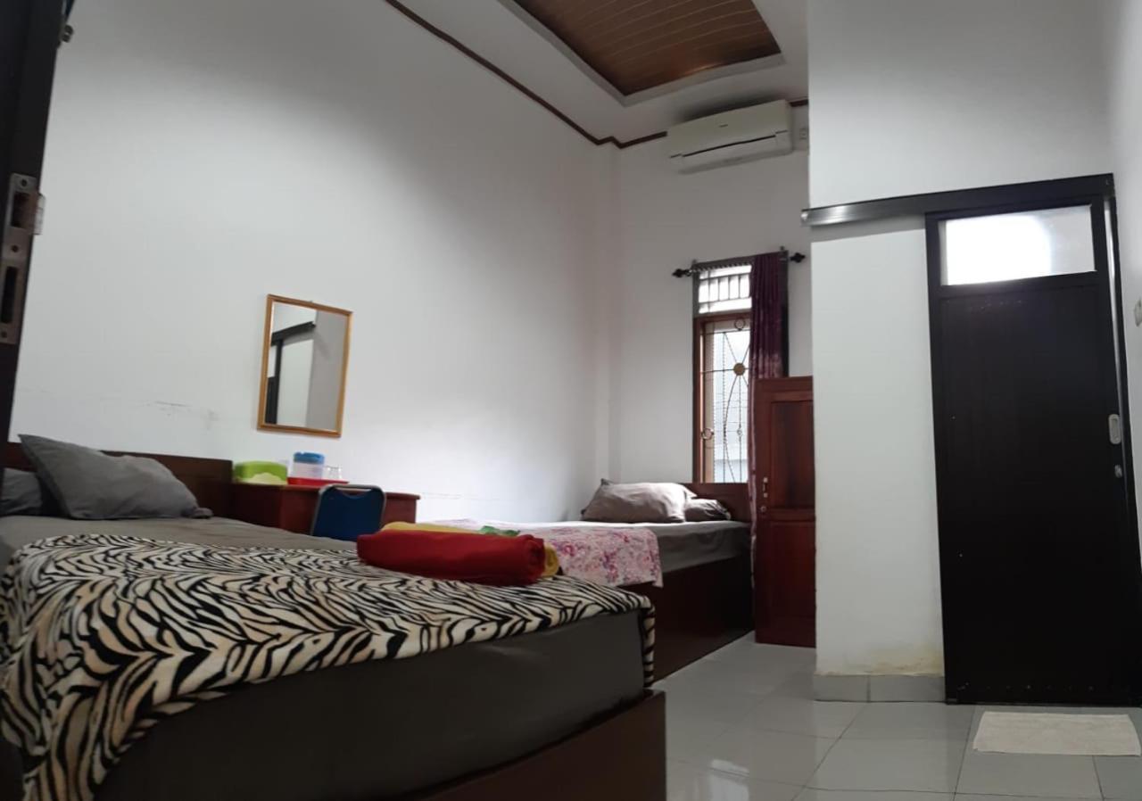 Losmen Ibu Hj. Tarjo Palembang Ngoại thất bức ảnh